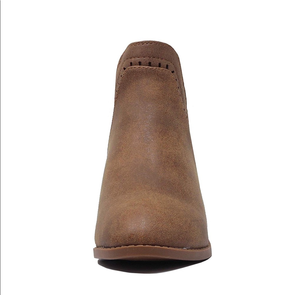😍restock Tan criss cross v cut booties - Picture 6 of 8